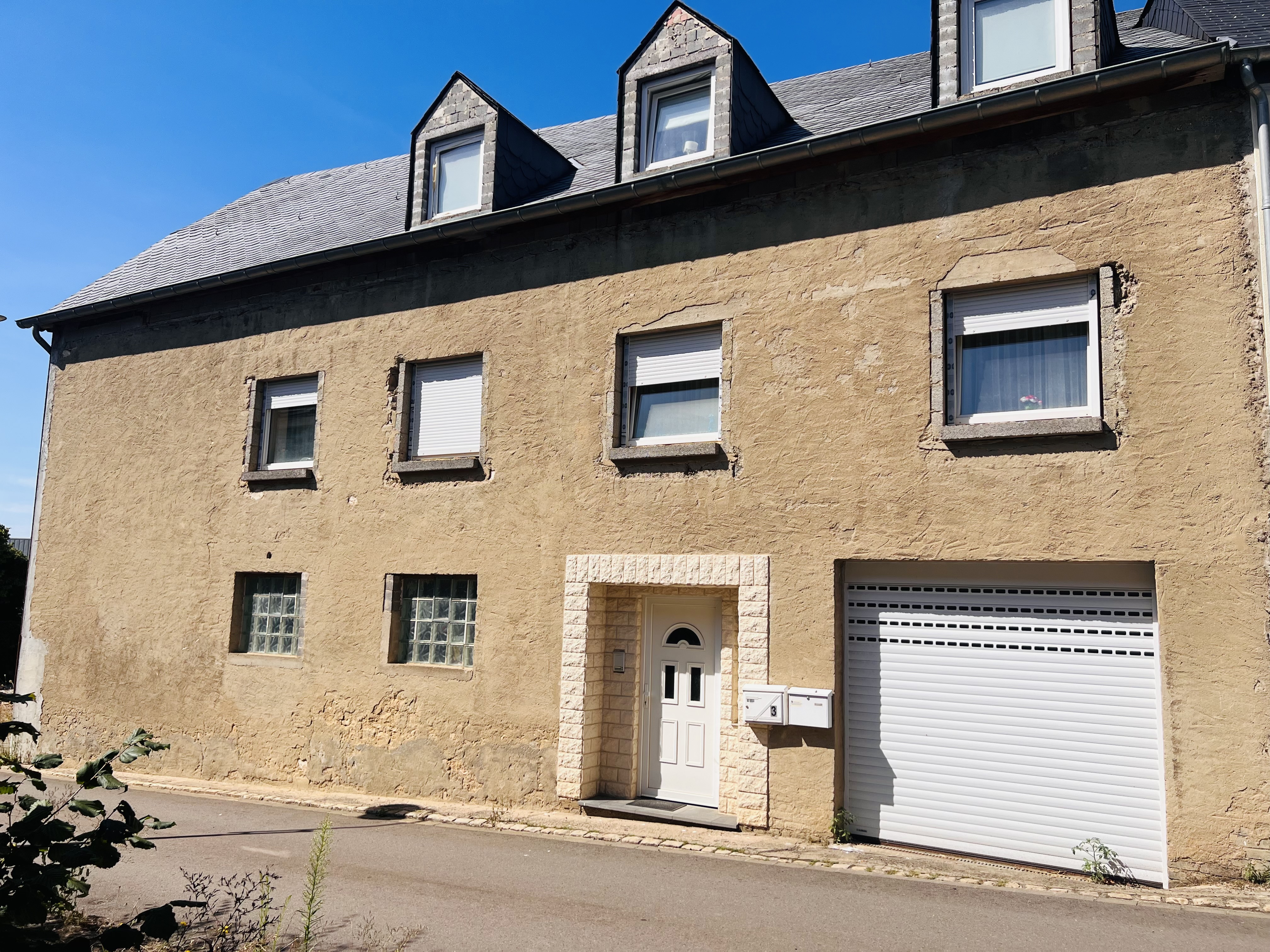 A VENDRE A DALHEIM / Maison de ferme comprenant 2 appartements + terrain